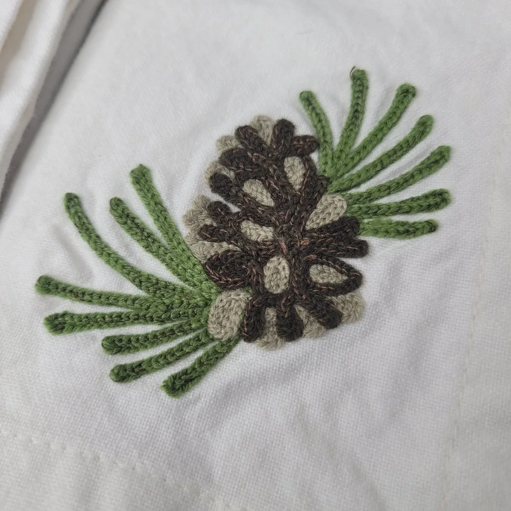 Pottery Barn Pinecone Embroidered Napkins 2009 Set of 8 Winter Holiday RARE